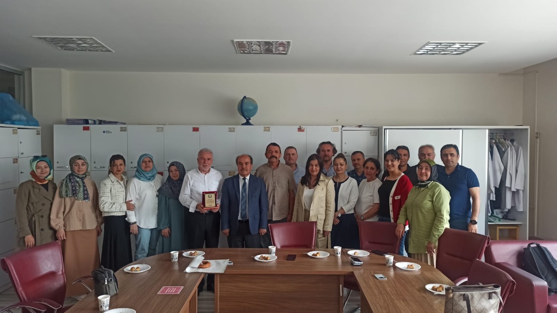 Okulumuz İHL Meslek Dersleri Öğretmeni Bekir Halatçı Emekli Oldu.